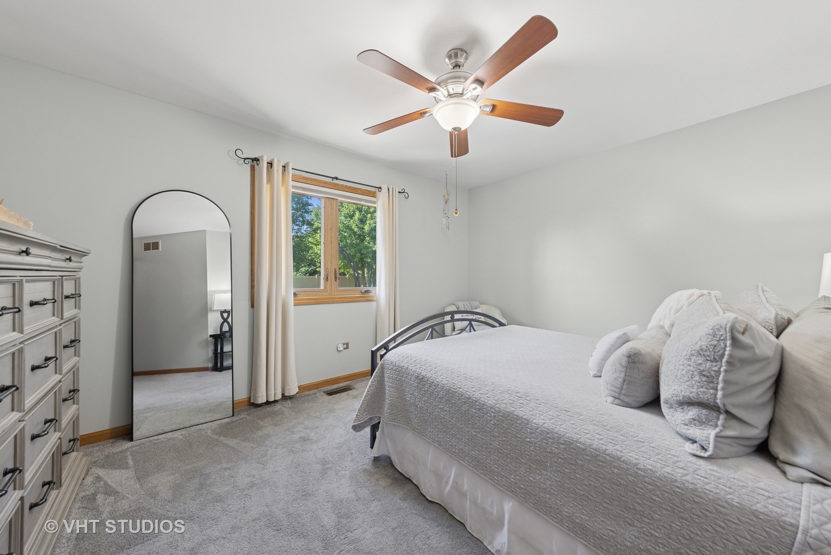 1325 Westminster Drive, Woodridge, IL 60517