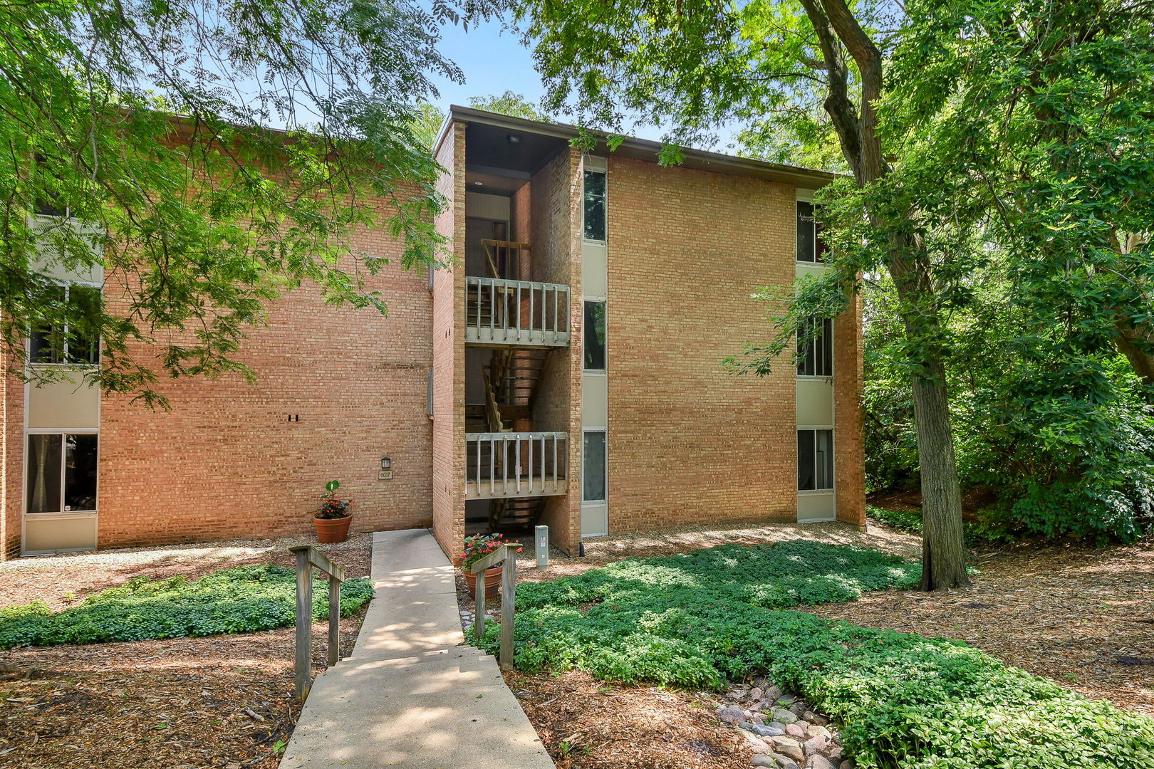 6017 Forest View Road #3-C, Lisle, IL 60532