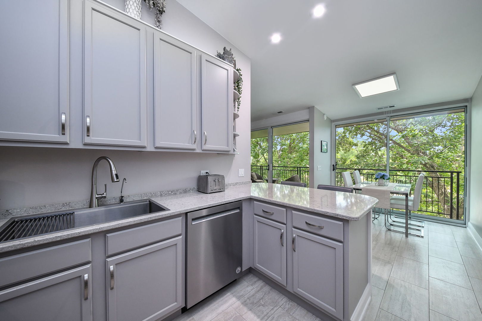 6017 Forest View Road #3-C, Lisle, IL 60532