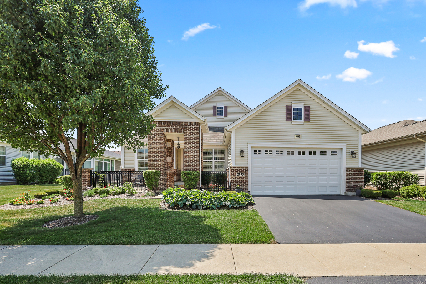 3832 Chesapeake Lane, Naperville, IL 60564