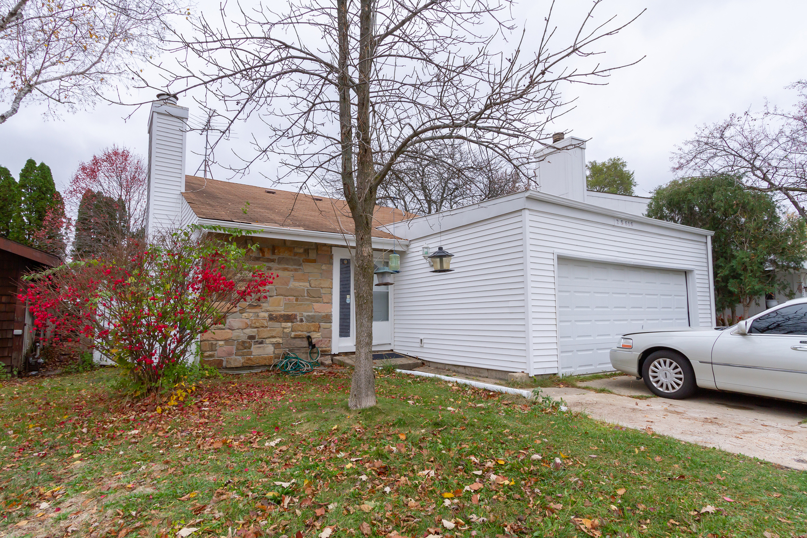 2S616 Linden Square, Warrenville, IL 60555