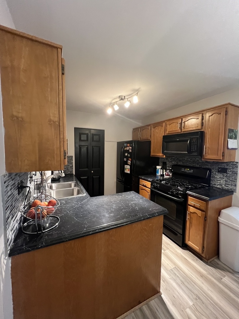 759 Sterling Court #B1, Bartlett, IL 60103