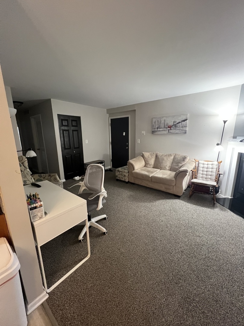 759 Sterling Court #B1, Bartlett, IL 60103