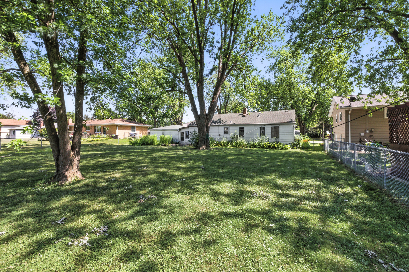 1108 Everett Lane, Des Plaines, IL 60018