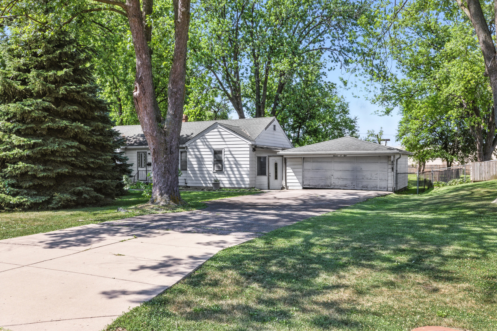 1108 Everett Lane, Des Plaines, IL 60018