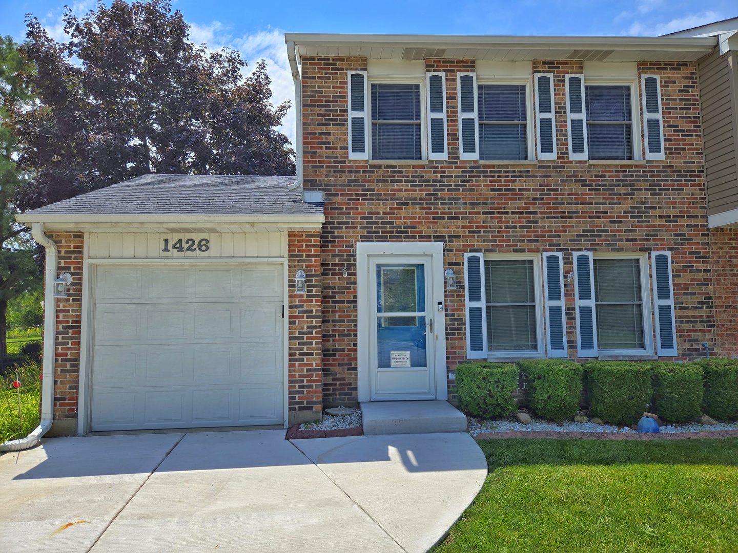 1426 Walnut Circle, Carol Stream, IL 60188