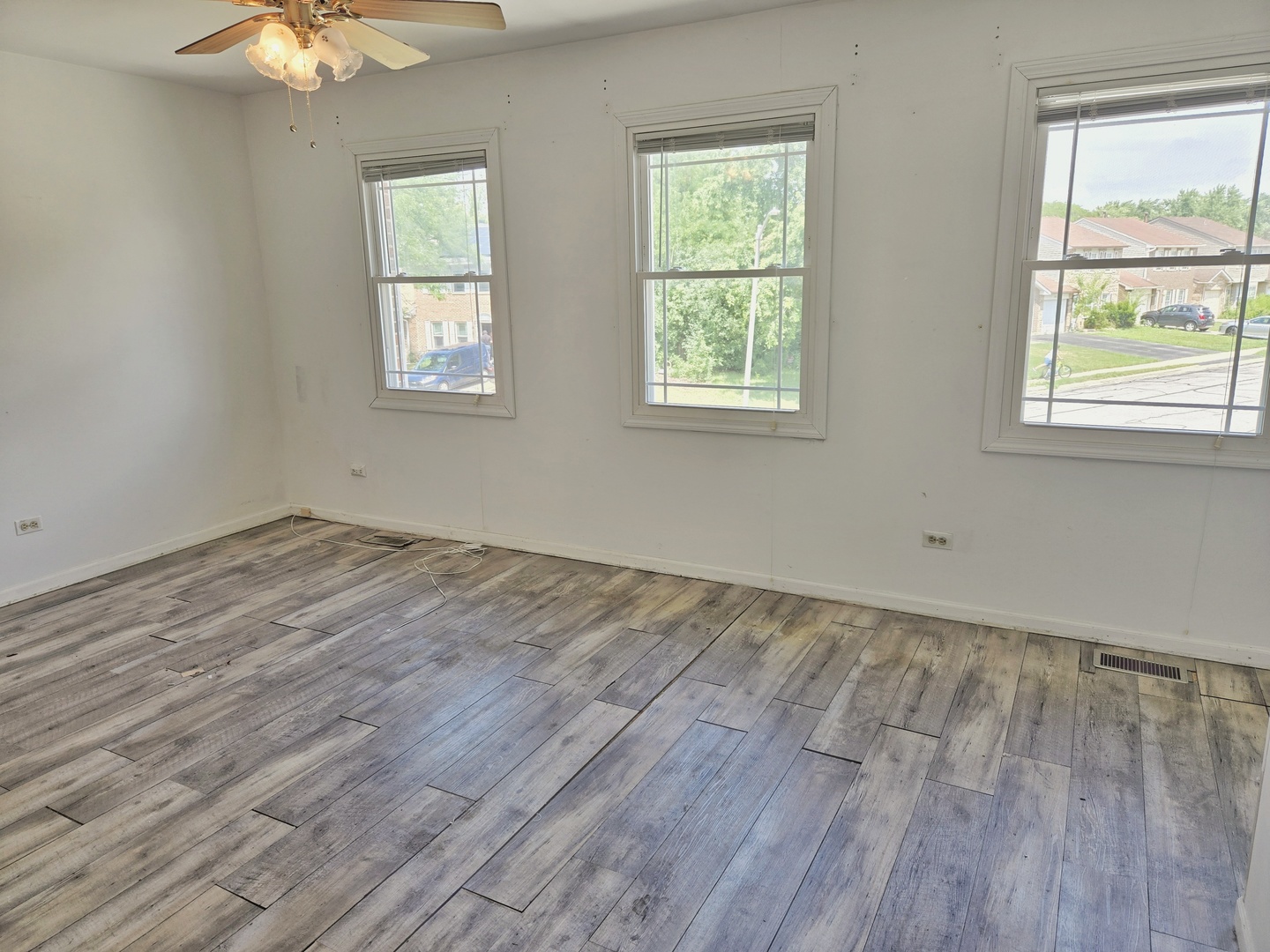 1426 Walnut Circle, Carol Stream, IL 60188