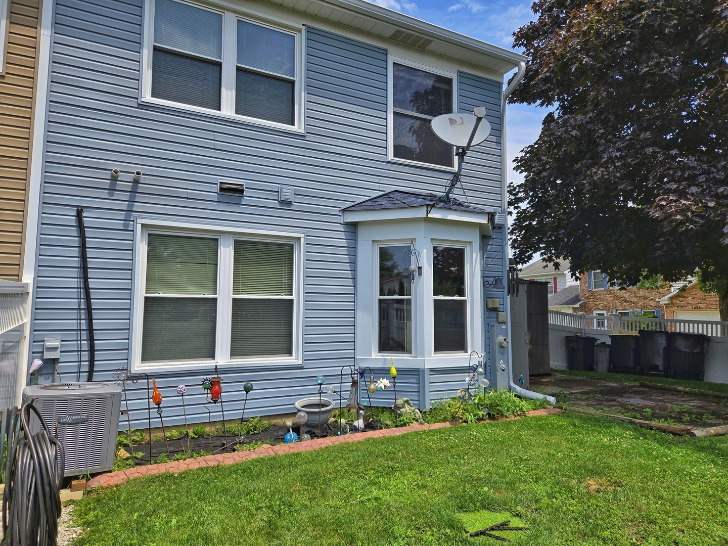 1426 Walnut Circle, Carol Stream, IL 60188
