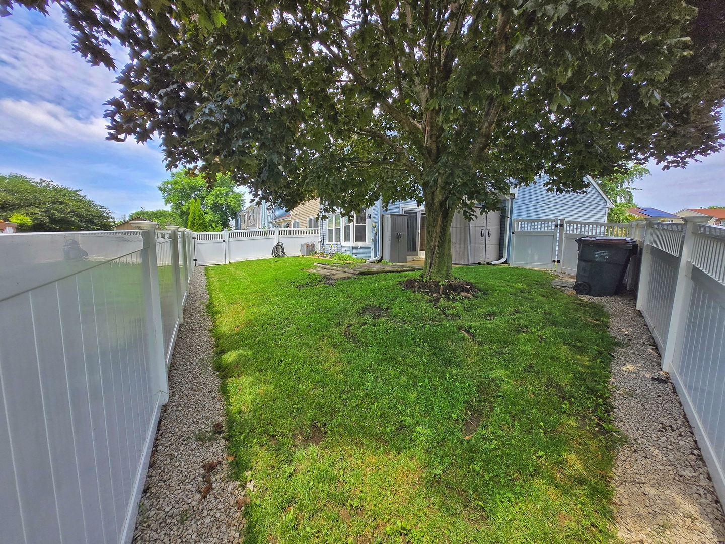 1426 Walnut Circle, Carol Stream, IL 60188
