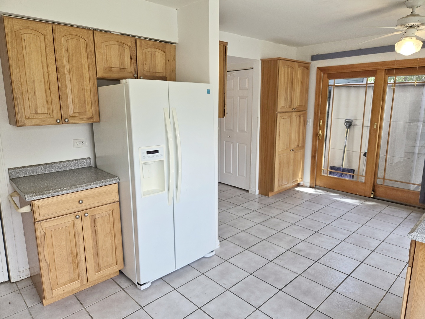 1426 Walnut Circle, Carol Stream, IL 60188