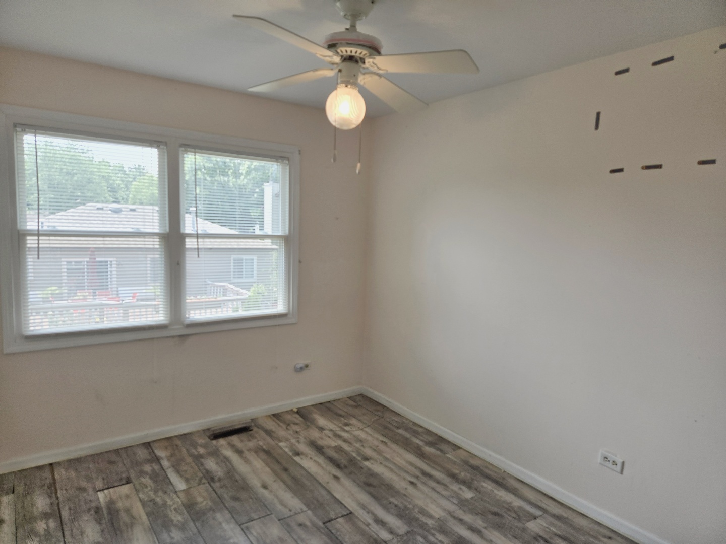 1426 Walnut Circle, Carol Stream, IL 60188