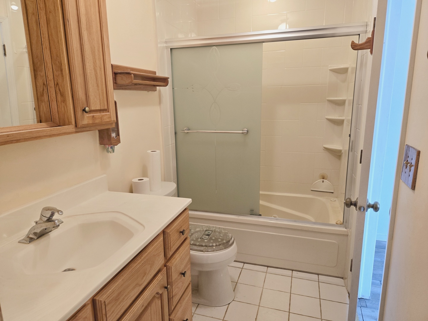 1426 Walnut Circle, Carol Stream, IL 60188