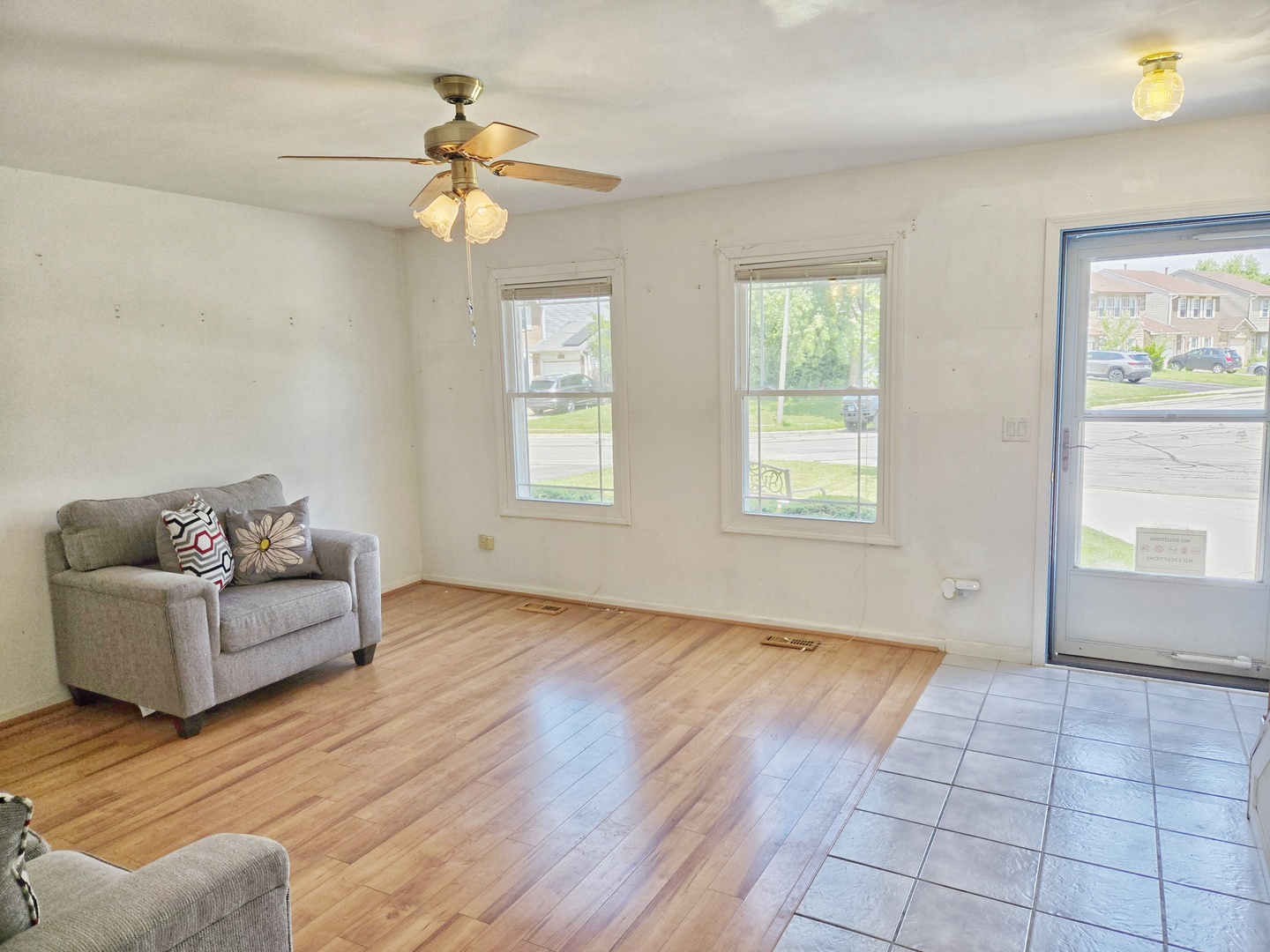 1426 Walnut Circle, Carol Stream, IL 60188