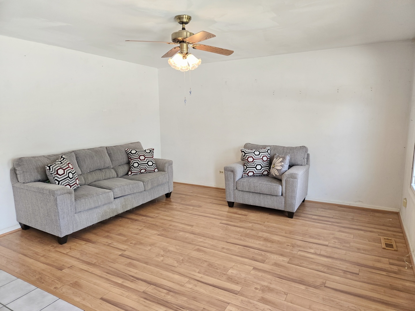 1426 Walnut Circle, Carol Stream, IL 60188