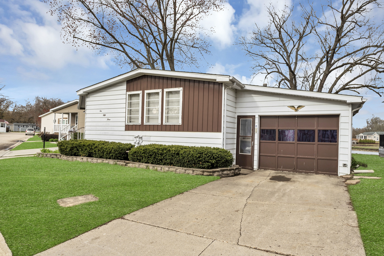 1053 Lakeview Road, Elgin, IL 60123