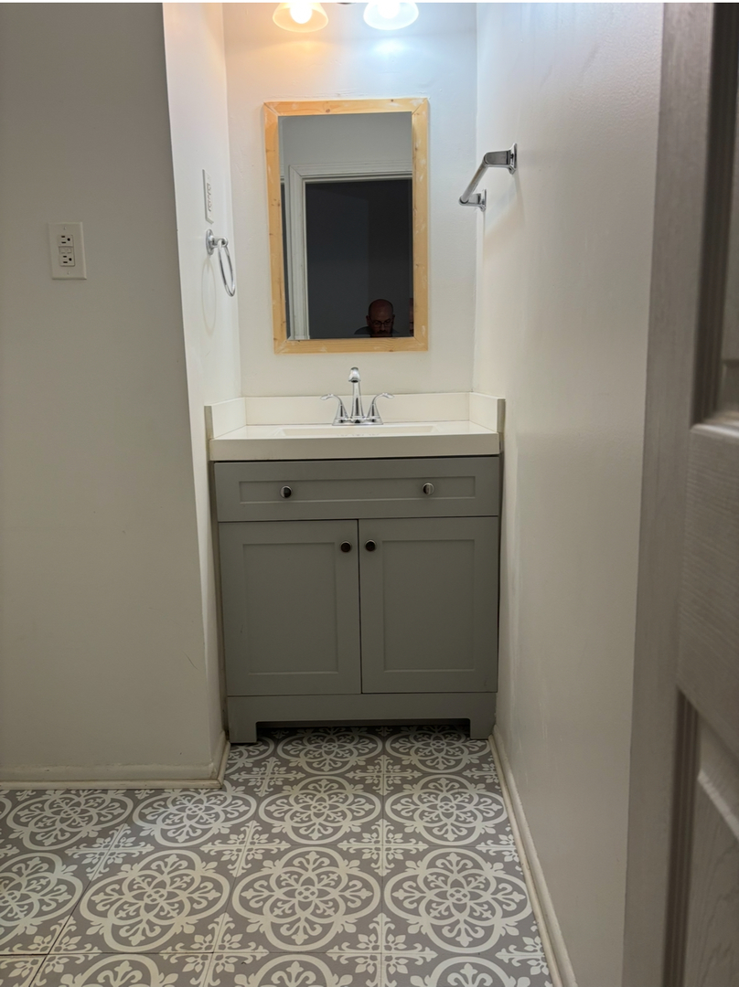 3911 N Saint Louis Avenue, Chicago, IL 60618