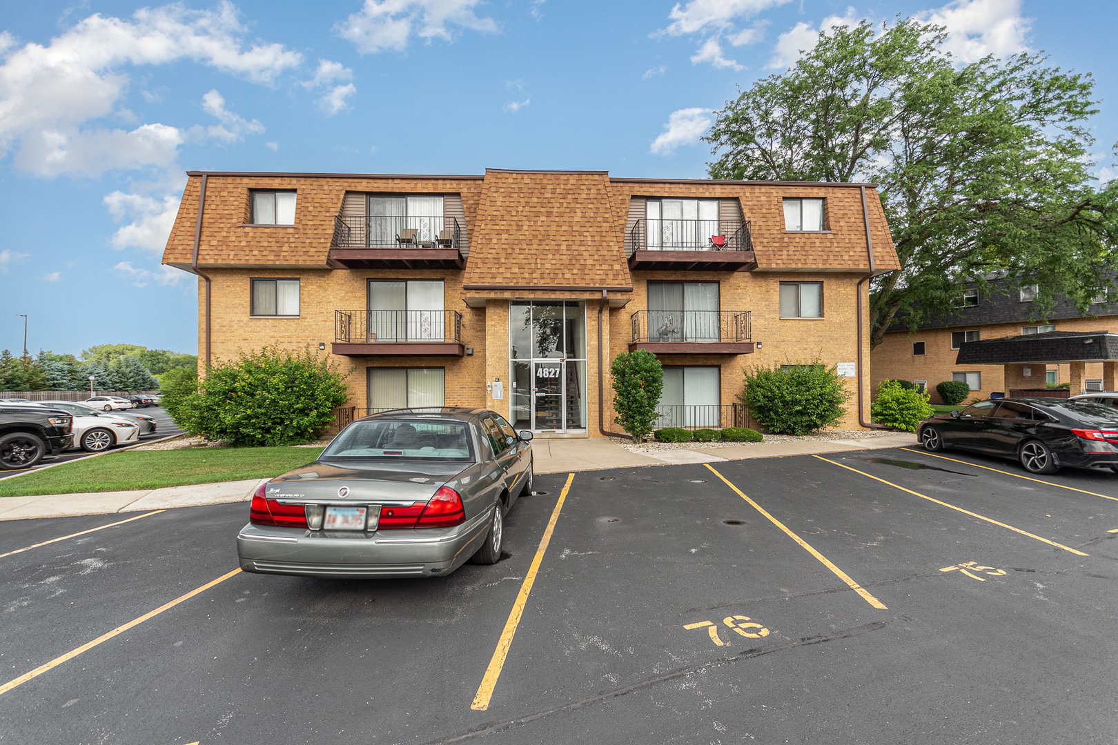 4827 W 109th Street #203, Oak Lawn, IL 60453