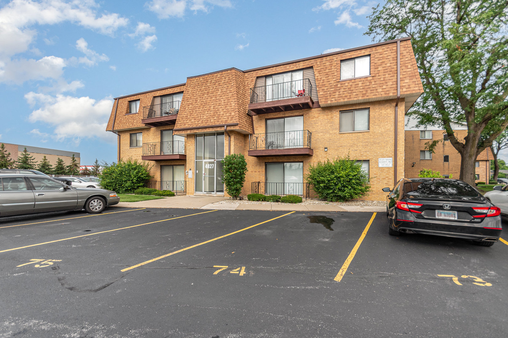 4827 W 109th Street #203, Oak Lawn, IL 60453