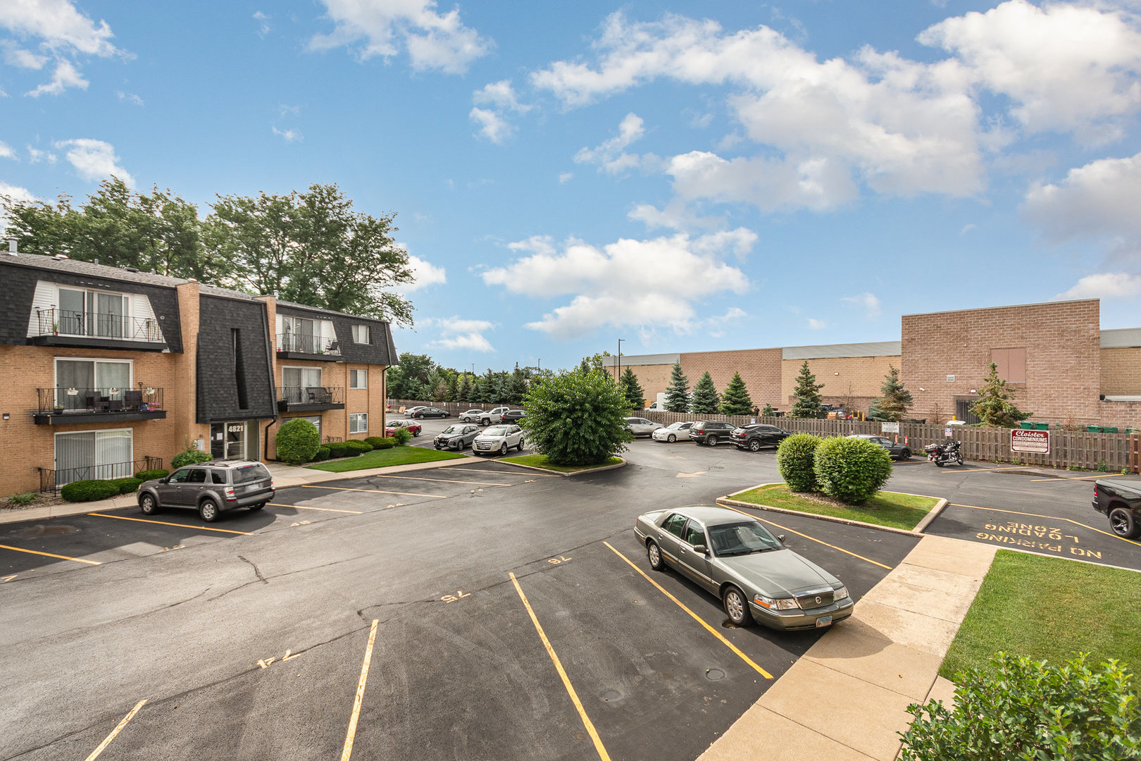 4827 W 109th Street #203, Oak Lawn, IL 60453