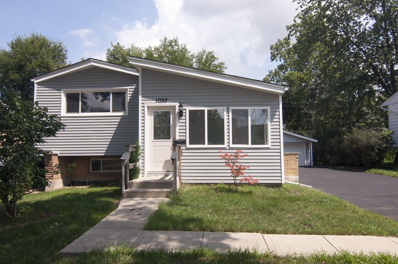 1033 S Main Drive, Lombard, IL 60148