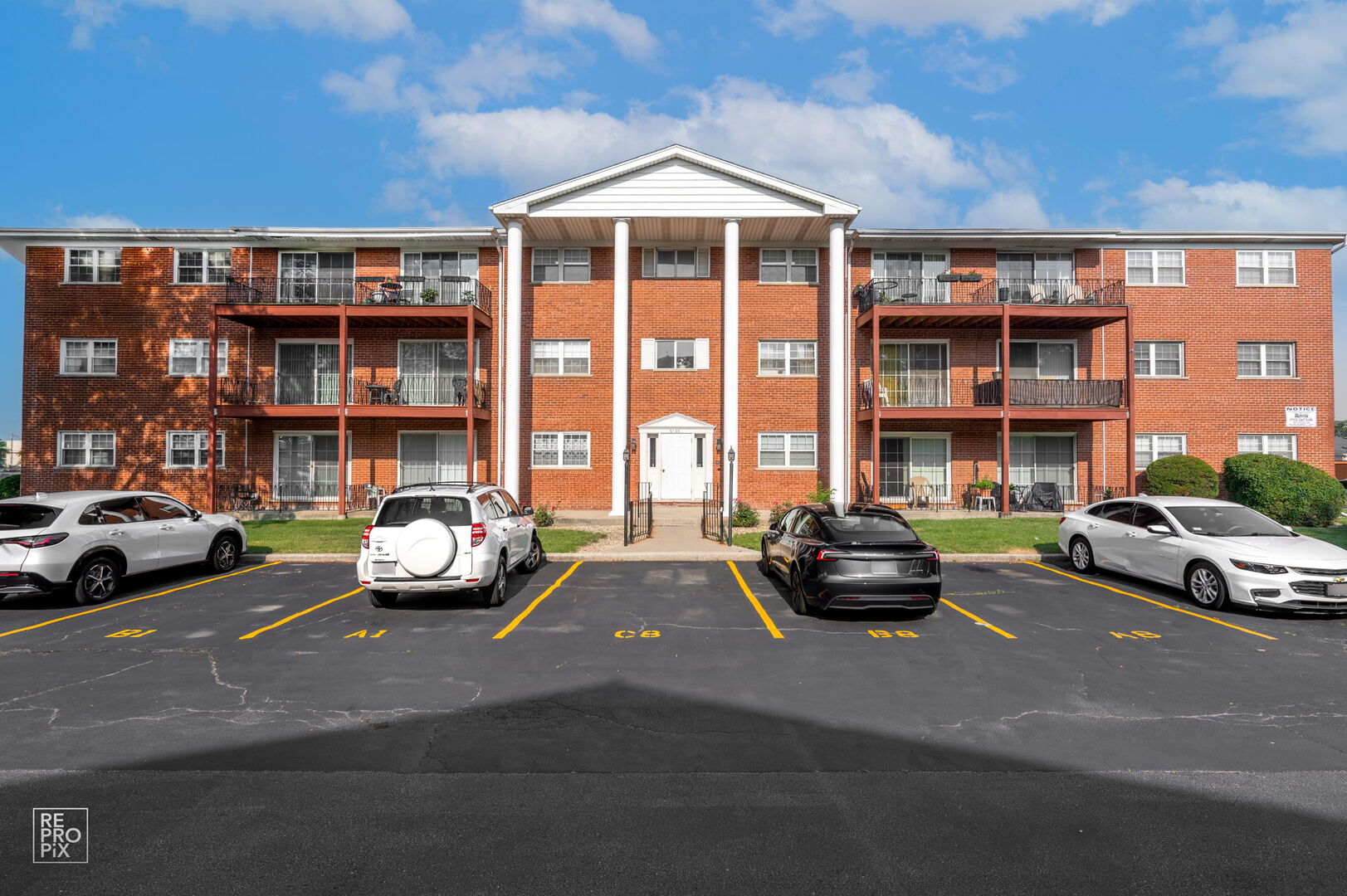6135 W 94th Street #B1, Oak Lawn, IL 60453
