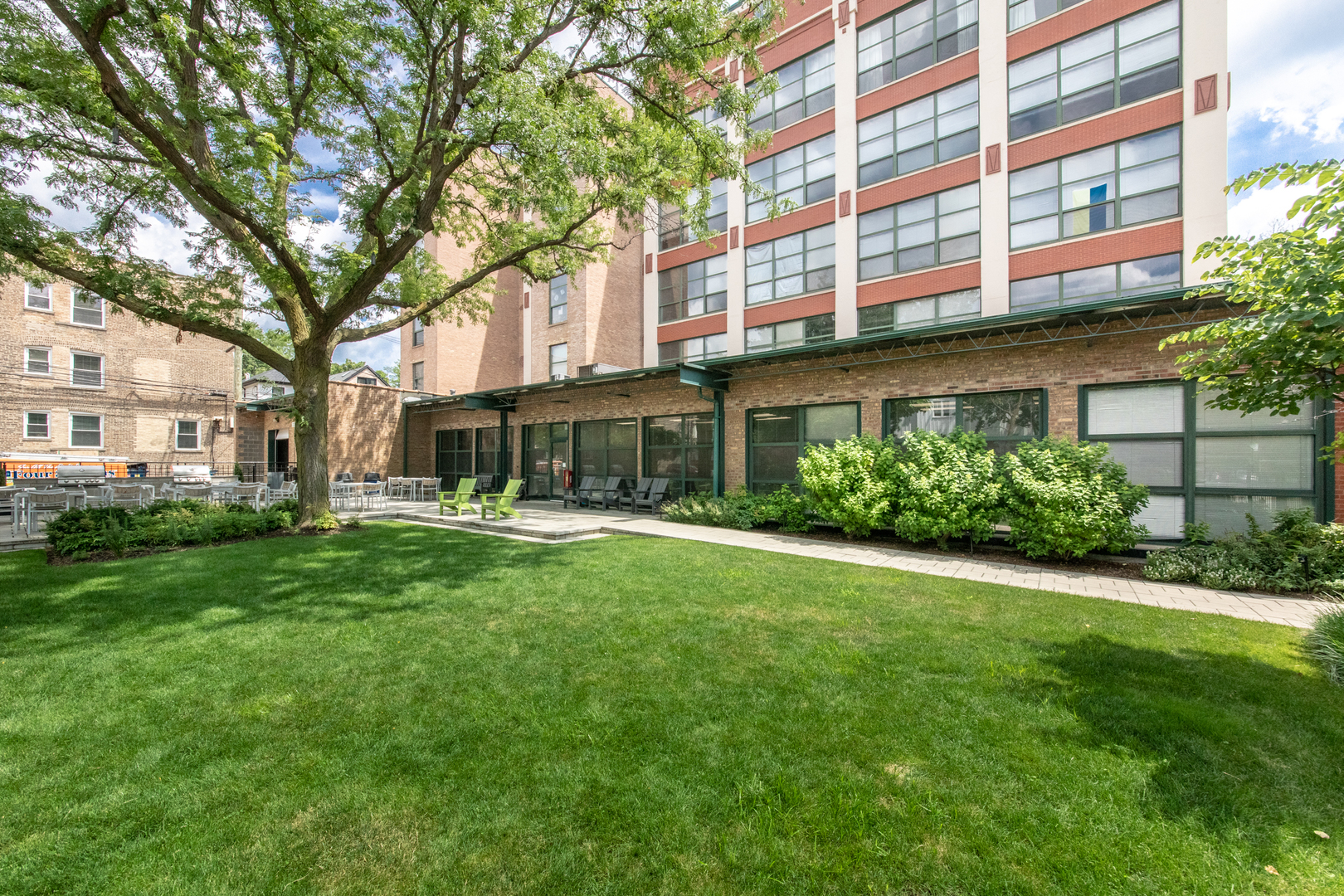 1800 W Roscoe Street #525, Chicago, IL 60657