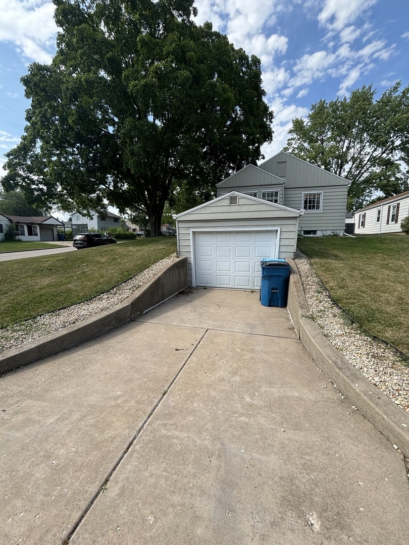 1805 Rock Street, Peru, IL 61354