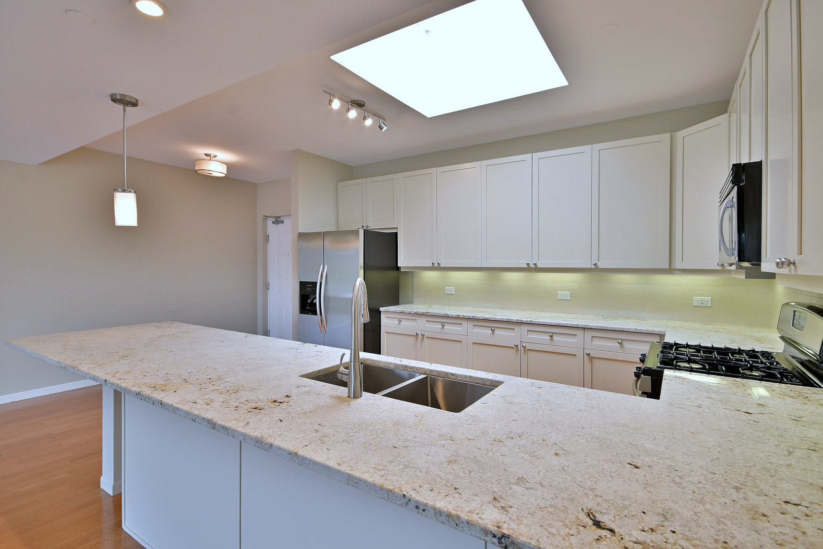 145 S York Street #504, Elmhurst, IL 60126