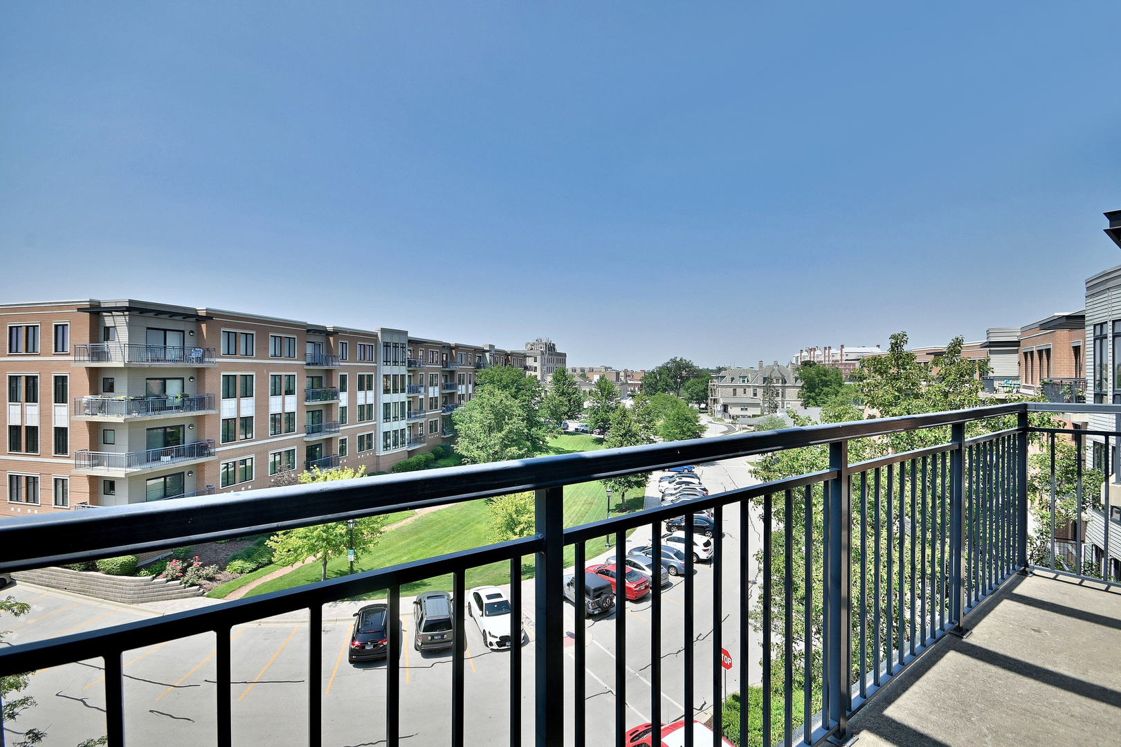 145 S York Street #504, Elmhurst, IL 60126