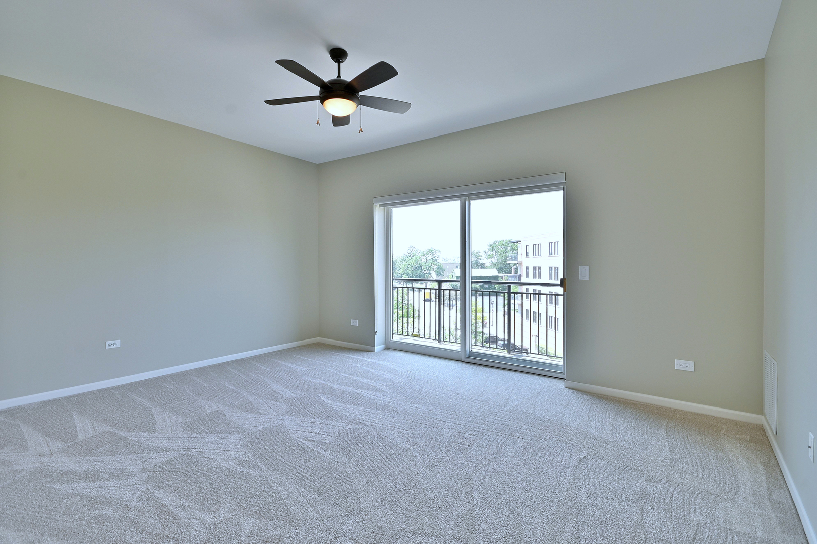 145 S York Street #504, Elmhurst, IL 60126
