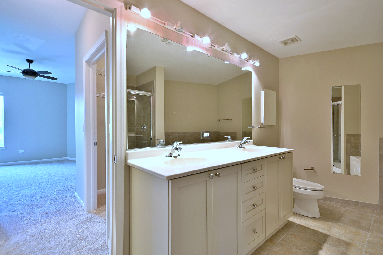 145 S York Street #504, Elmhurst, IL 60126