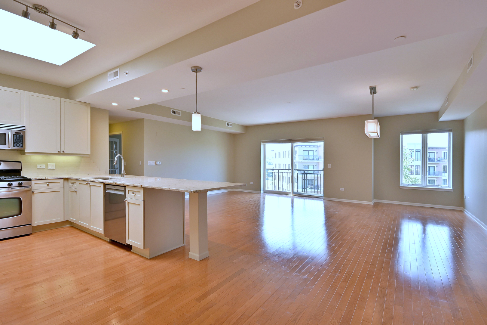 145 S York Street #504, Elmhurst, IL 60126