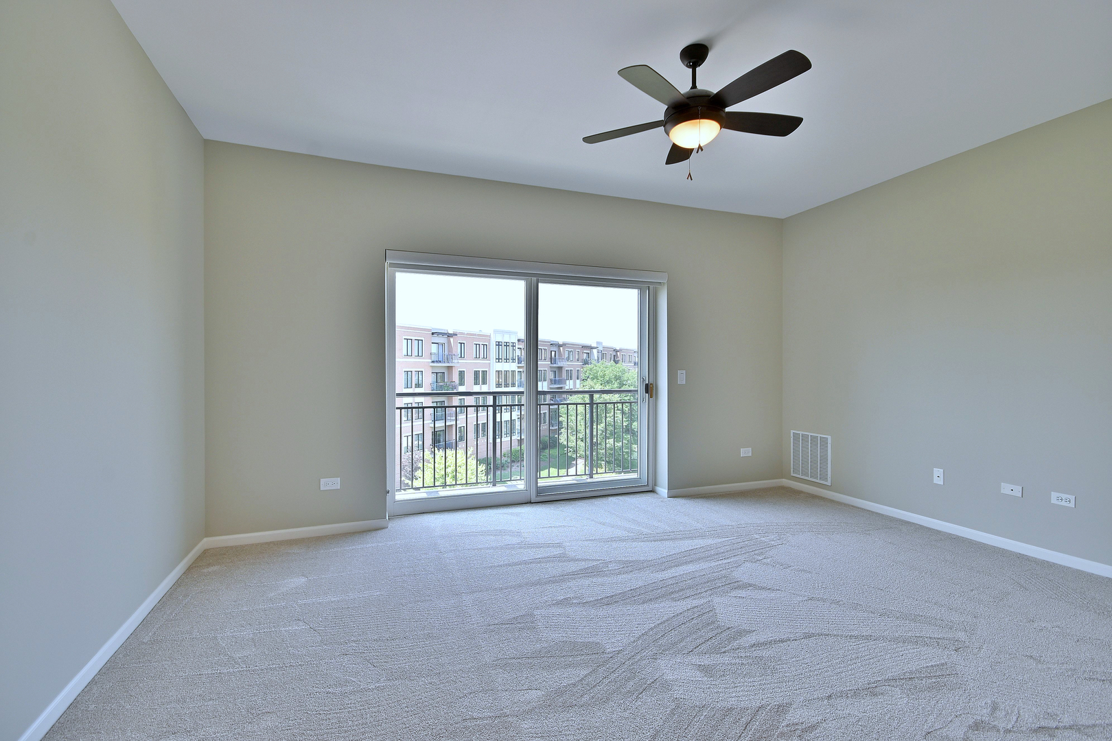 145 S York Street #504, Elmhurst, IL 60126
