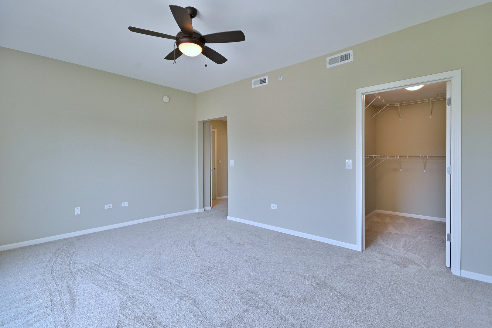 145 S York Street #504, Elmhurst, IL 60126