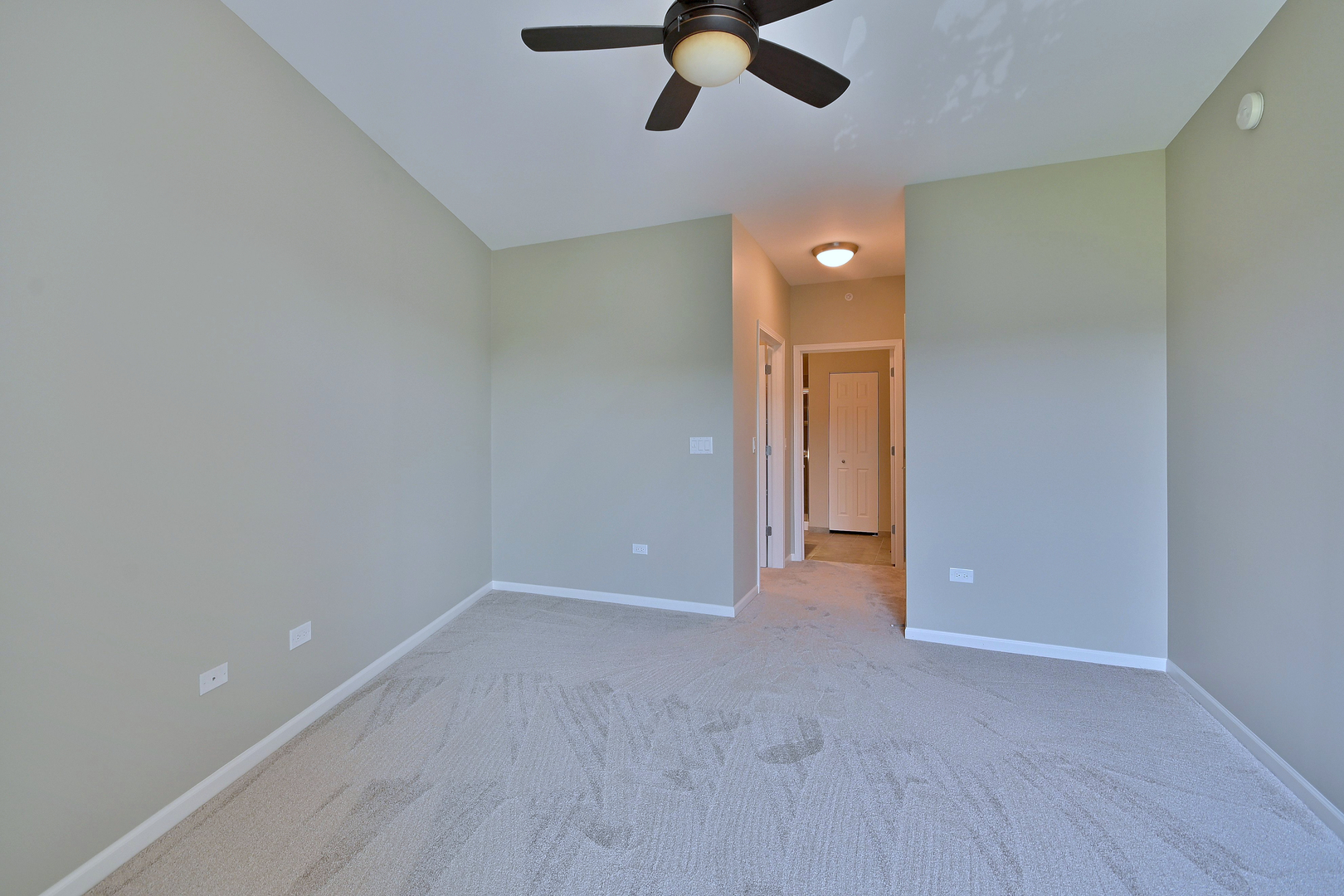 145 S York Street #504, Elmhurst, IL 60126