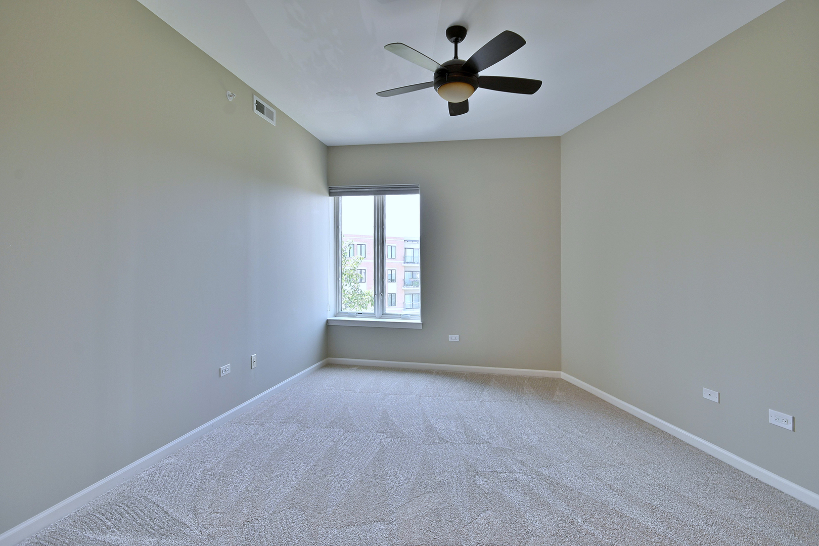 145 S York Street #504, Elmhurst, IL 60126