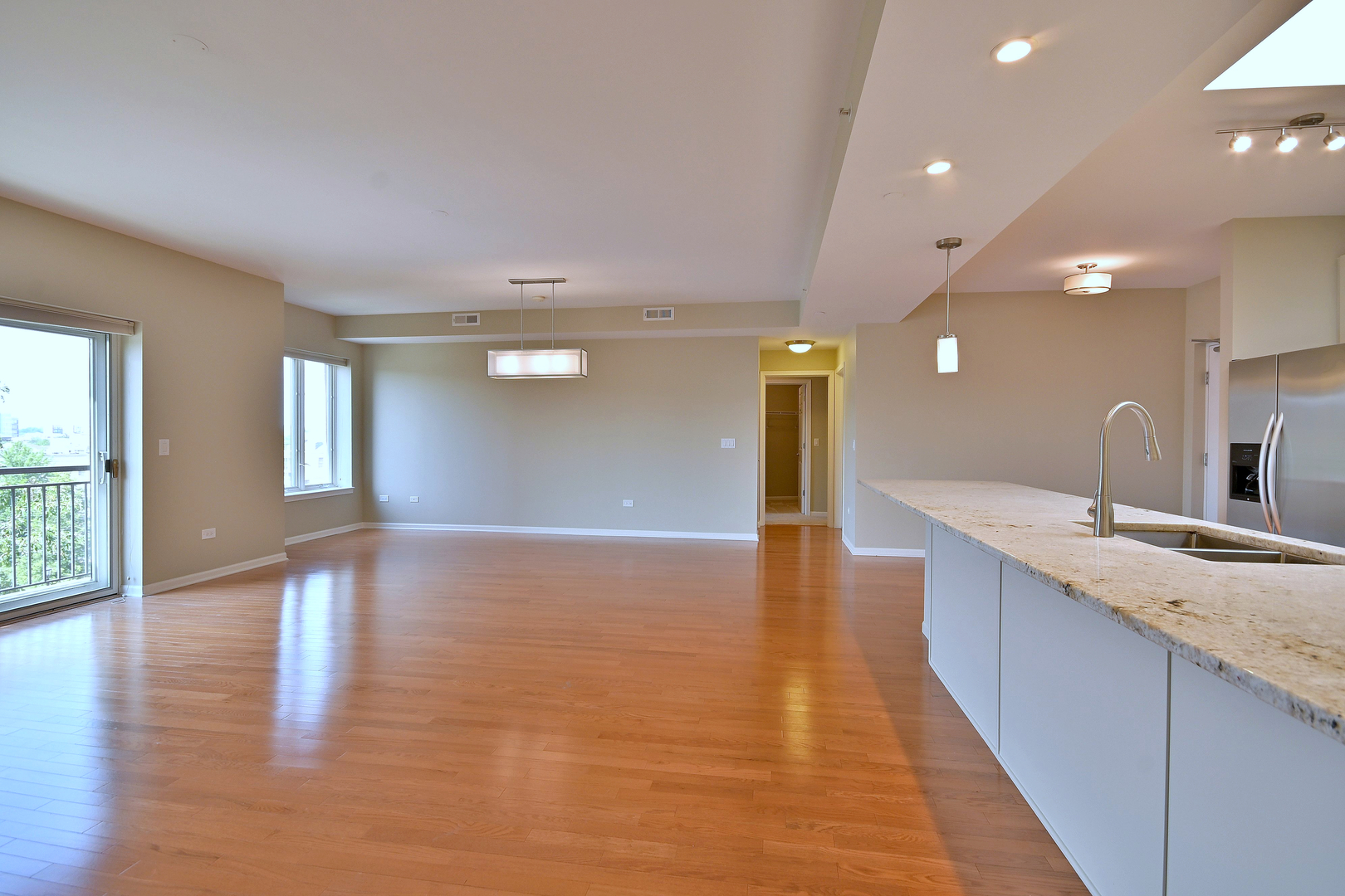 145 S York Street #504, Elmhurst, IL 60126