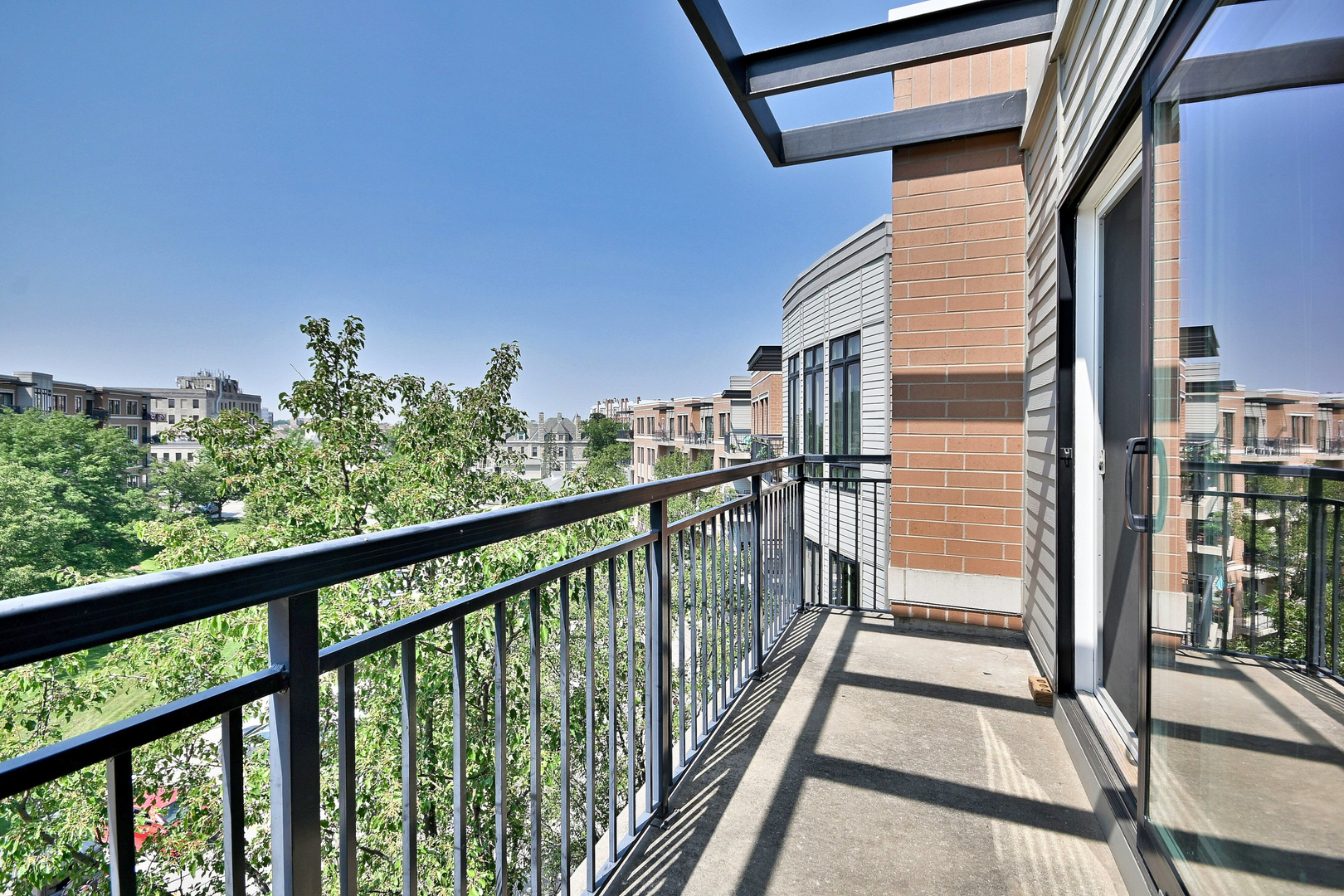 145 S York Street #504, Elmhurst, IL 60126