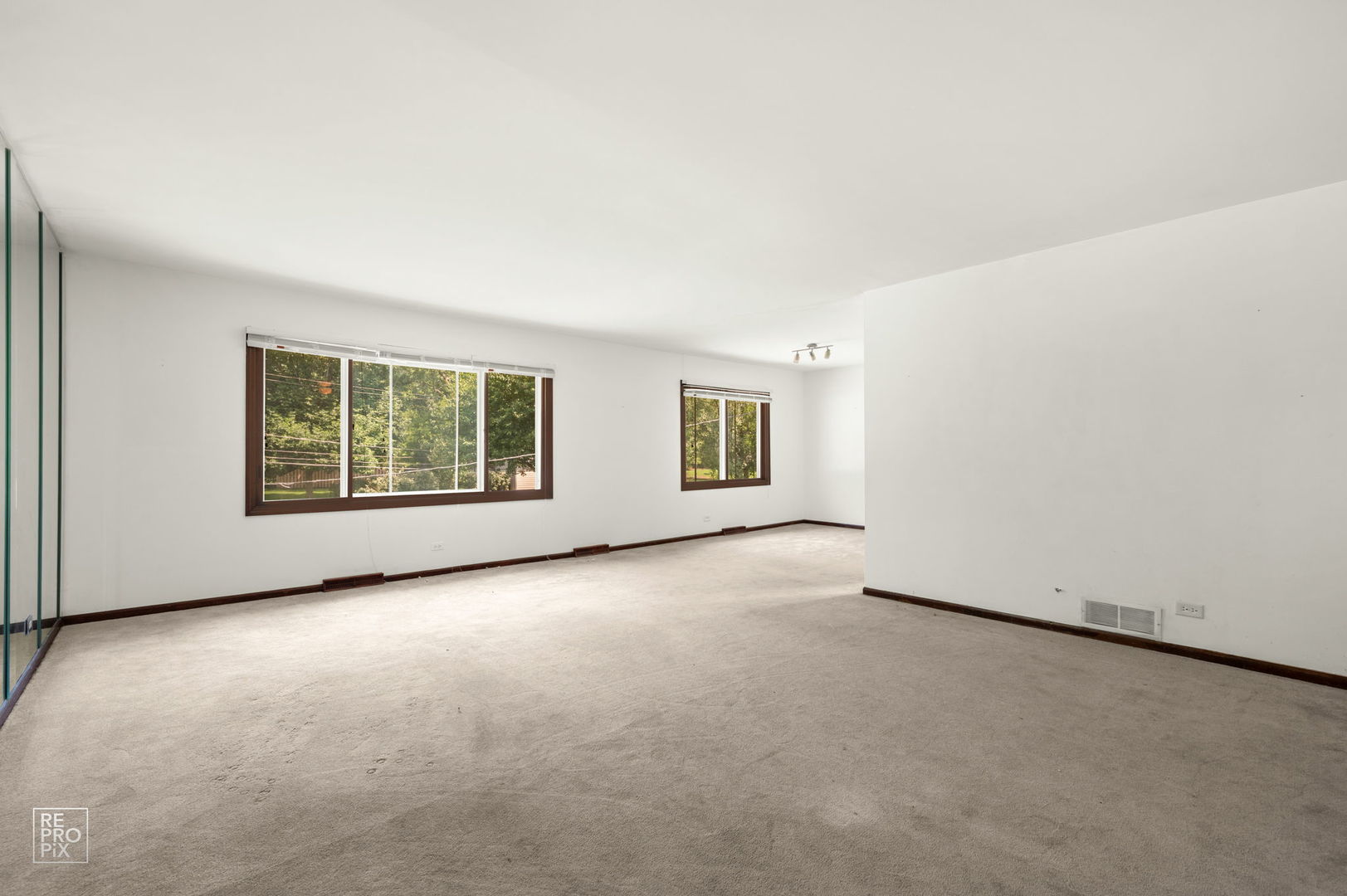 7S261 S River Road, Naperville, IL 60540