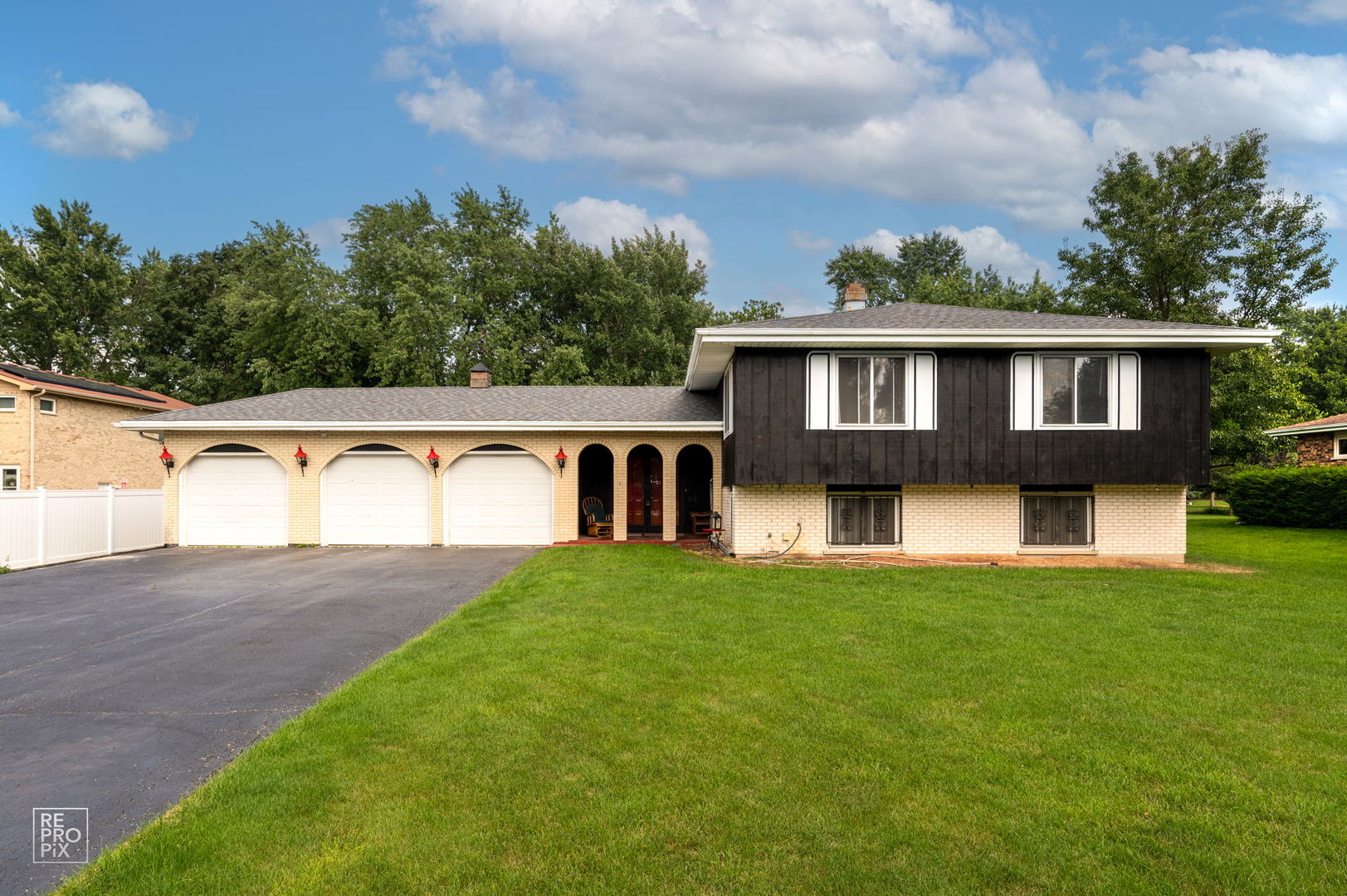 7S261 S River Road, Naperville, IL 60540
