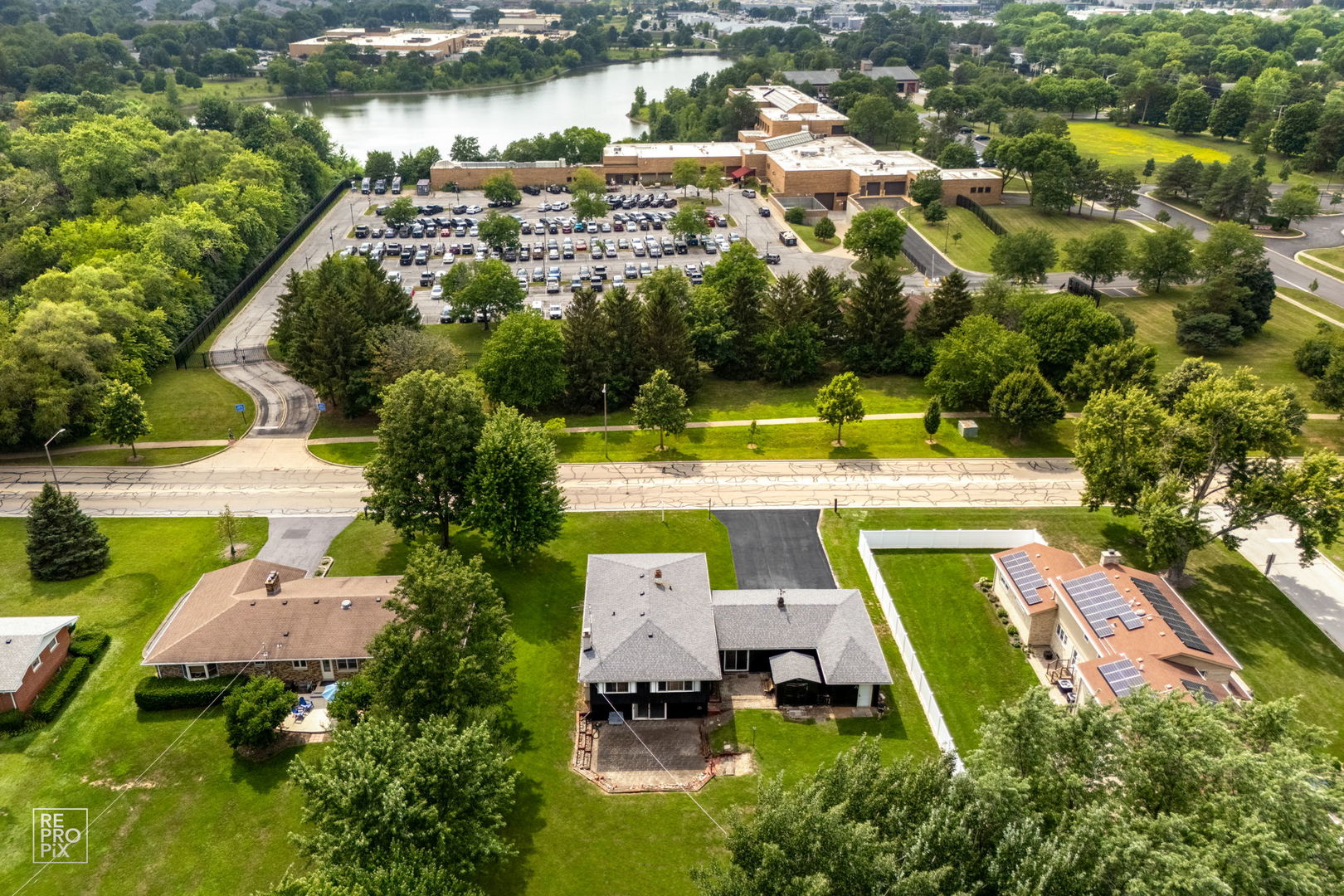 7S261 S River Road, Naperville, IL 60540