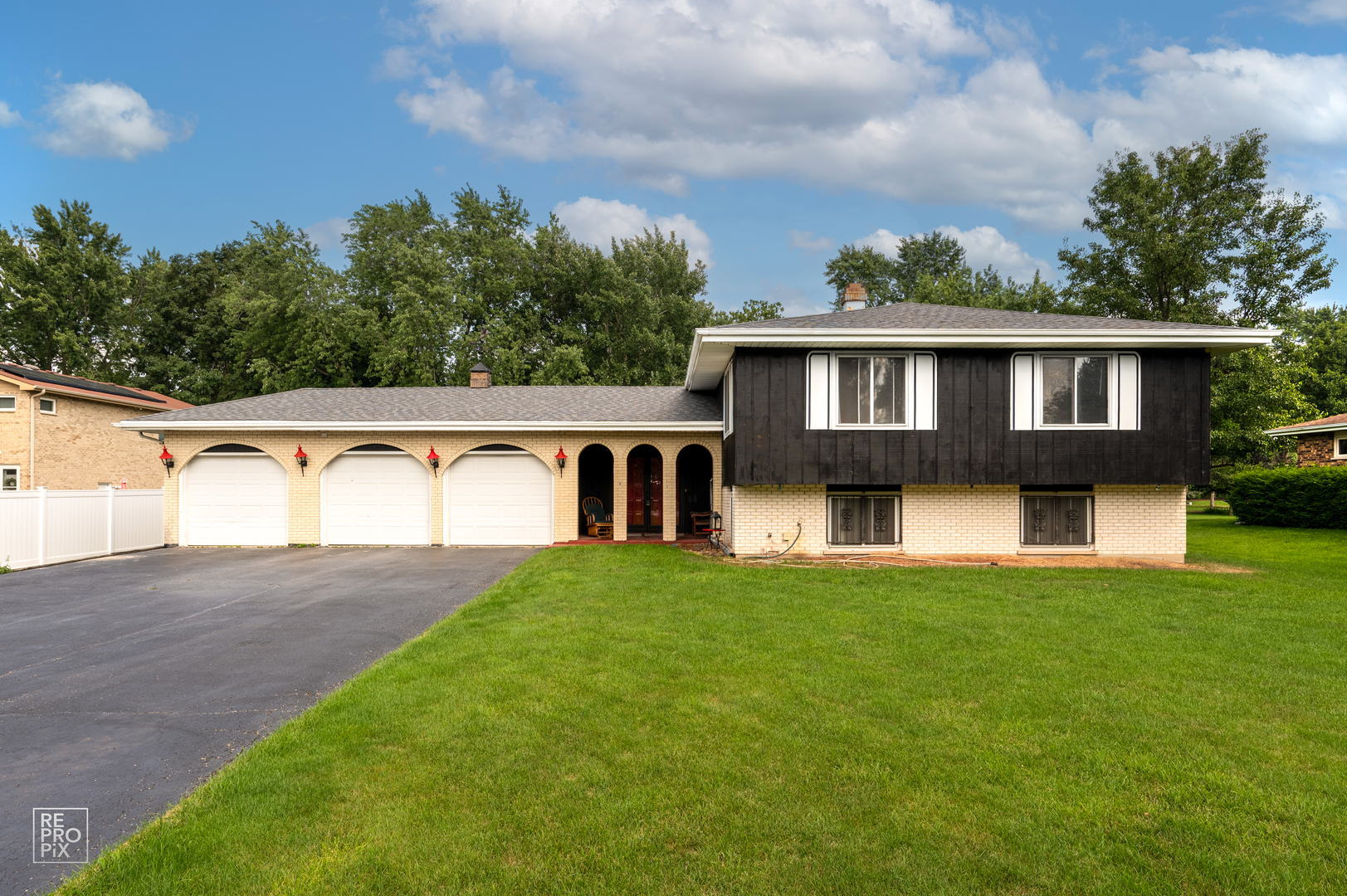 7S261 S River Road, Naperville, IL 60540