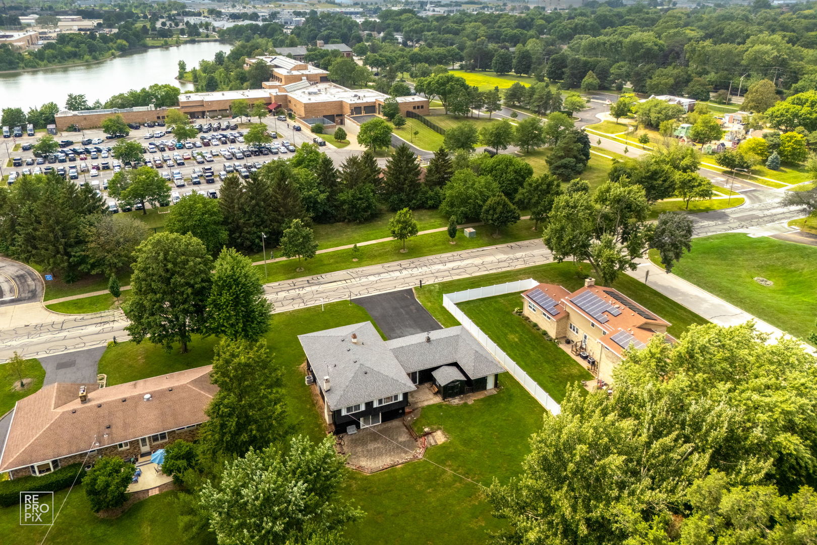 7S261 S River Road, Naperville, IL 60540