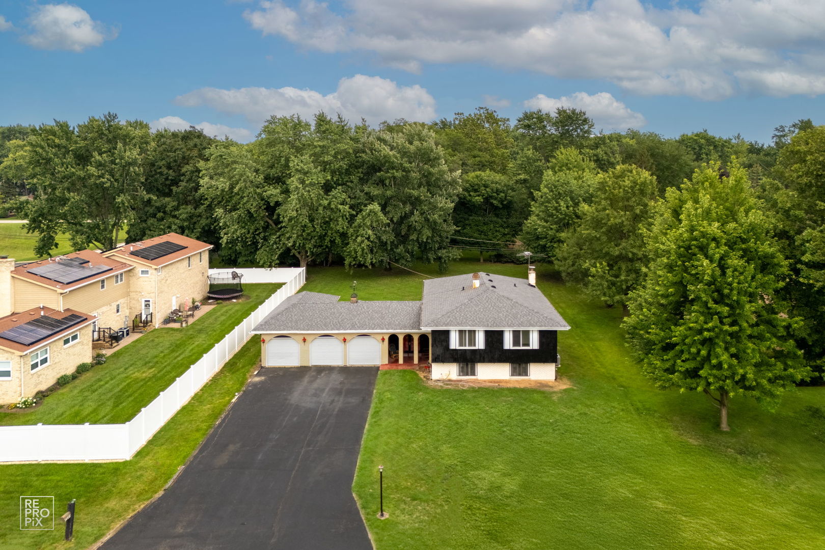 7S261 S River Road, Naperville, IL 60540