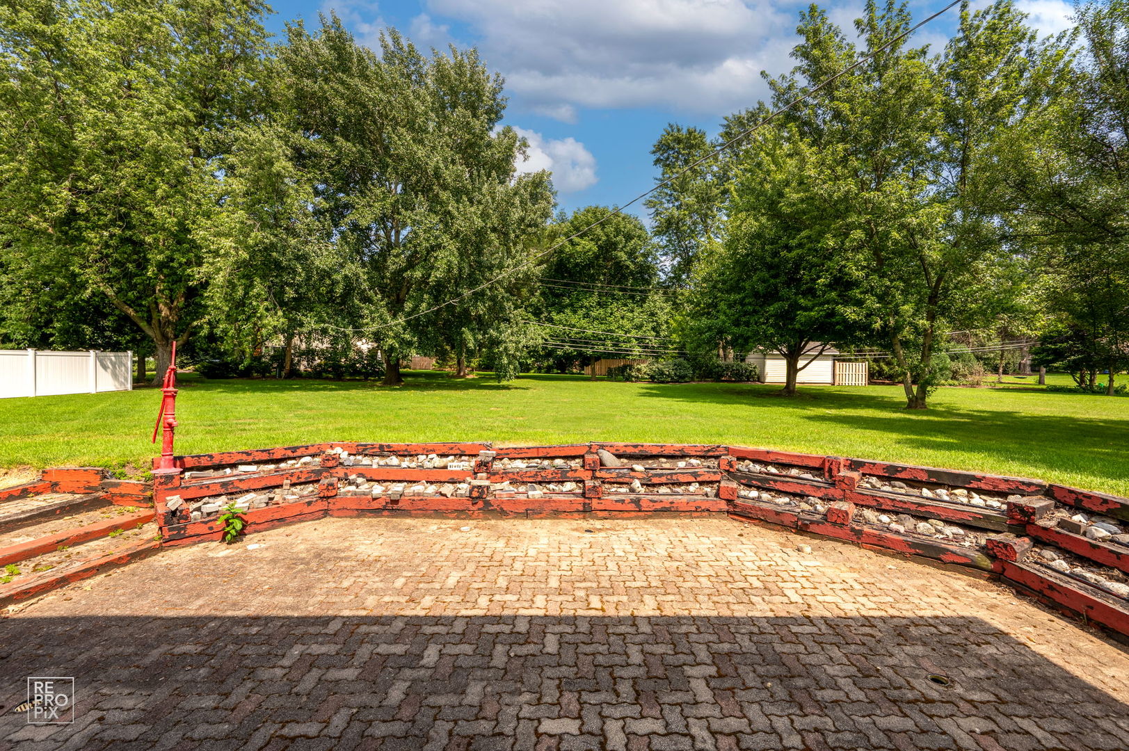 7S261 S River Road, Naperville, IL 60540