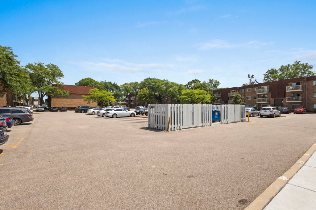 707 W Central Road #2C6, Mount Prospect, IL 60056