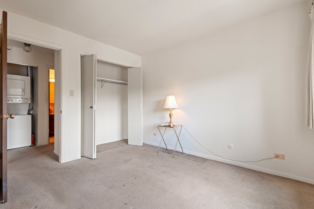 707 W Central Road #2C6, Mount Prospect, IL 60056