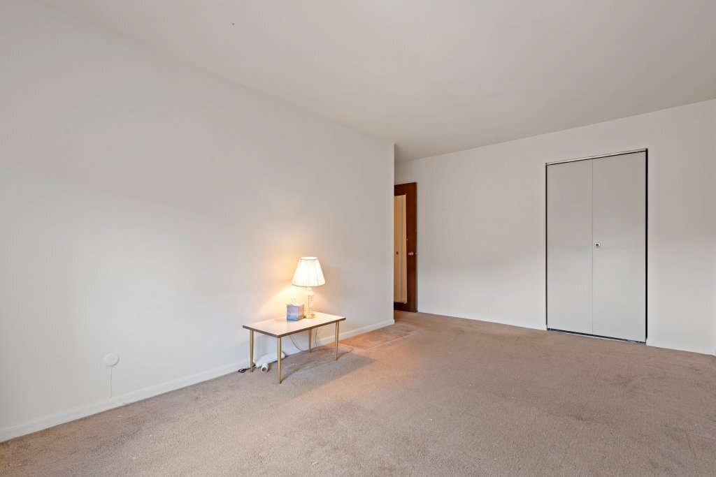 707 W Central Road #2C6, Mount Prospect, IL 60056