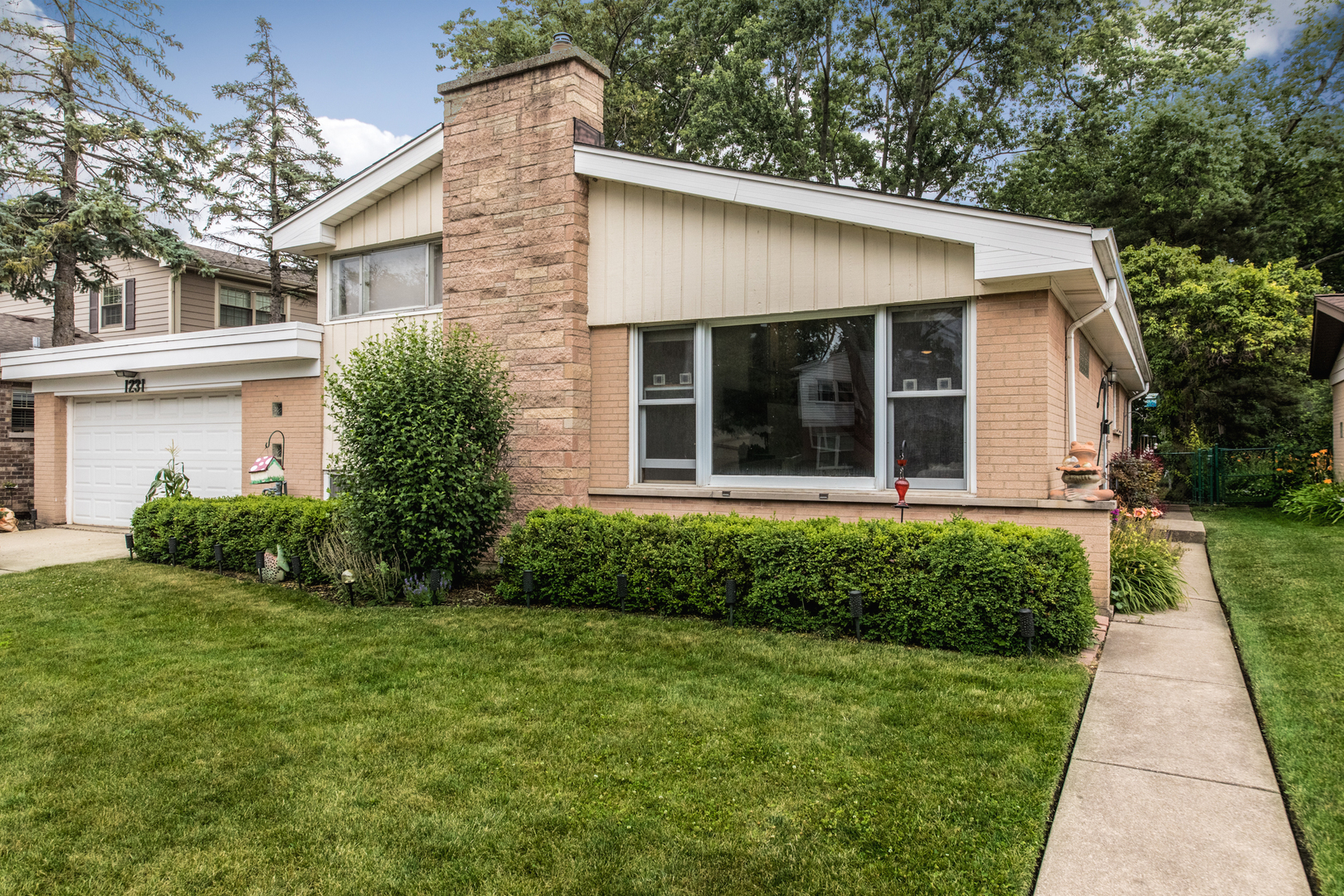 1231 N Hamlin Avenue, Park Ridge, IL 60068