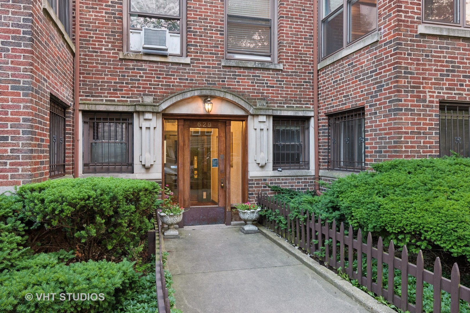 629 W Buckingham Place #1W, Chicago, IL 60657